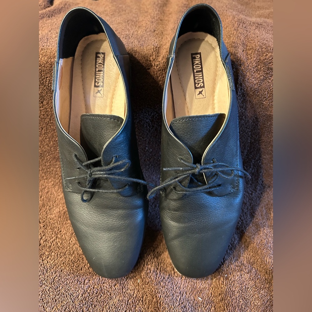 Women’s Pikilino’s black Oxford shoes (size 10.5 or 42)